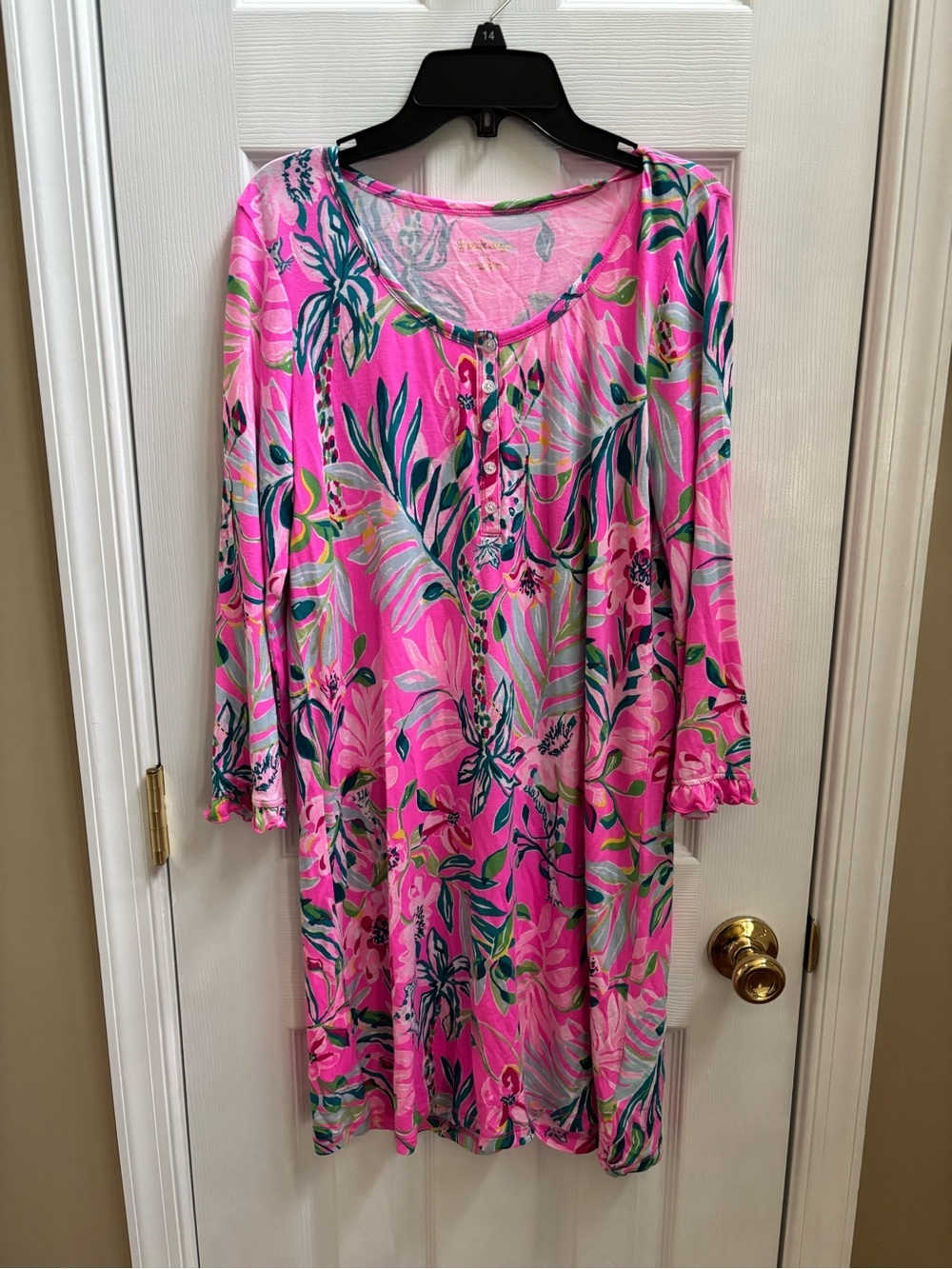 Lilly Pulitzer Pajama Nightshirt Plumeria Pink Im Feline Fine, SIZE Small, EUC - Picture 2 of 5